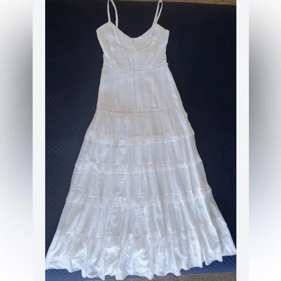 NWOT Bebe White Eyelet Ruffle Maxi Dress Spaghetti Straps with back tie - Picture 3 of 4